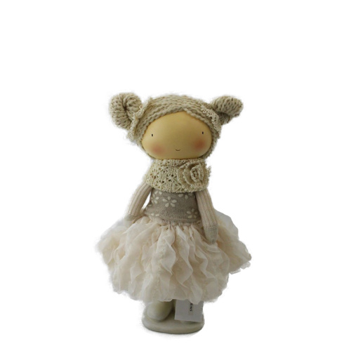 фигурка девушка с корзинкой (831-290)